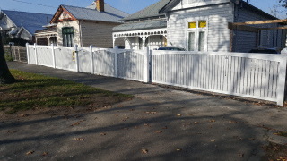 Feature Picket Fence with Archboards and Capping in Surrey Hills