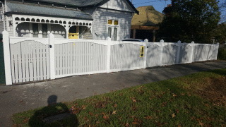 Feature Picket Fence with Archboards and Capping in Surrey Hills