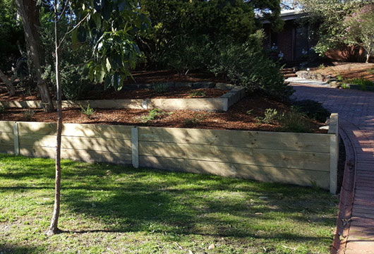 MELBOURNE <span>RETAINING WALLS</span>